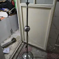 آباژور ایستاده