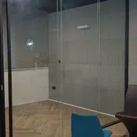 پارتیشن شیشه سکوریت کاملا سالم