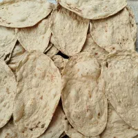 نان محلی خیلی خوش مزه