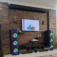 فروشی سنگ آنتیک، تیوی وال