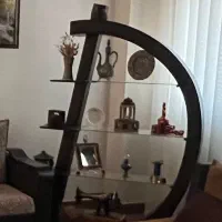 بوفه چوبی با نور هالوژنی کاملا سالم