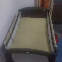 تخت کنار مادر