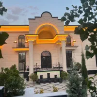 عمارت و تشریفات کاخ شرق