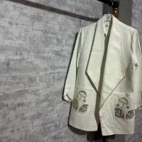 تعداد زیادی لباس حراجی به علت تعطیلی فروشگاه