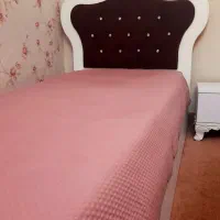 تخت تک‌نفره سلطنتی سفید با پاتختی و خوشخواب