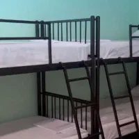 تخت دو طبقه فلزی - تشک - کمد خوابگاهی - در حد نو