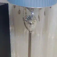 آباژور ایستاده