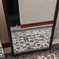 یک عدد آیینه با قاب ویک عدد آیینه بدون قاب