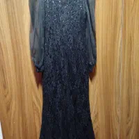 با سلام یک عدد لباس مجلسی زنانه به فروش می رسد
