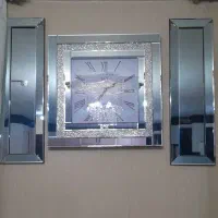 ساعت دیواری تمیز در حد نو