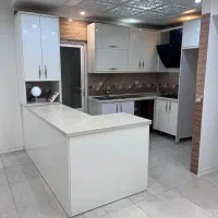 کابینت هایگلاس سالم به همراه گاز هود وسینک