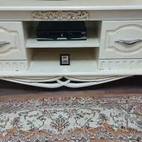 یک عدد میز تلویزیون سالم وتمیز