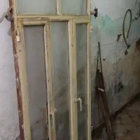 پنجره آهنی سالم و مرتب قیمت ۲/۷۰۰