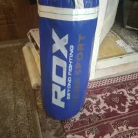 کیسه بوکس به همراه دستکش