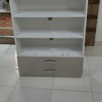 میز دارای طبقه و کشو