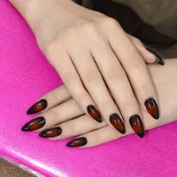 ناخنکار اماده همکاری با سالن دار های عزیز