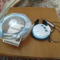 سی دی من همراه با هدفون