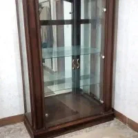 ویترین چوبی شیشه‌ای