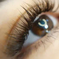 اکستنشن مژه تخصصی . لیفت و لمینت مژه و ابرو