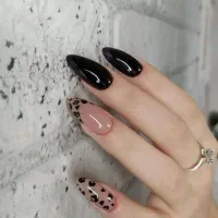 کاشت وترمیم ناخن