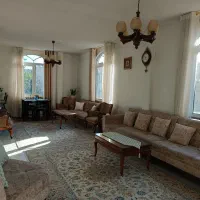 ۷۰ متر/ میدان بهارستان/خوش نقشه/ غرق در نور