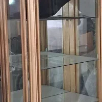 ویترین چوبی سالم وتمیز