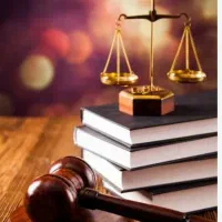 استخدام وکیل