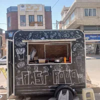 کارگر خانوم فست فود