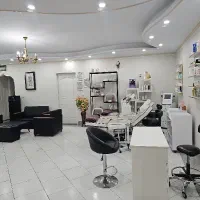۲ تامیز ناخن و۲تا تخت مژه اجاره داده می شه