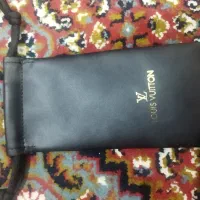 جلد عینک رنگ کرم و مشکی همراه زیرانداز شطرنجی