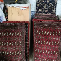 تعدادی پشتی و میز و کمد