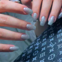 تخفیف بسیار عالی به مناسبت افتتاحیه برای کاشت ناخن