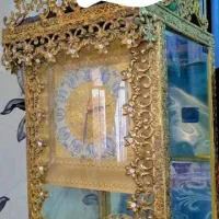 ویترین برنجی ساعت دار فوق‌العاده خاص و زیبا