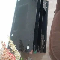 میزتلویزیون شیشه ایی وساعت دیواری