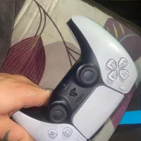 دوتا دسته ps5 اورجینال به همراه پایه شارژر