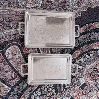دو عدد سینی مستطیلی طرح‌دارِ دسته‌دار