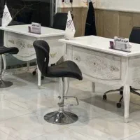میز چوبی سفید