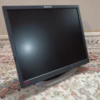 مانیتور حرفه ایLenovo با چرخش خلبانی