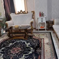 مبل ۷ نفره بهمراه میز وسط و دو گل میز