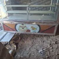یخچال ایستاده و یک عدد ویترین