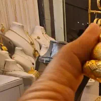 تعدادی مانکن طلا یا بدلیجات موجوده