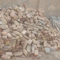 مقداری آجر و کاشی