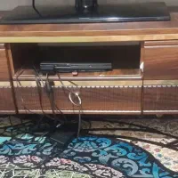 میز تلویزیون کاملا سالم، در حد خیلی نو
