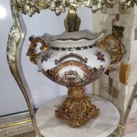 بستنی خوری آجیل خوری