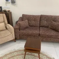 یک دست مبل 5نفره با میزناهارخوری 4نفره