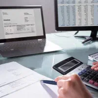 استخدام وکیل پایه یک و کارآموز وکالت