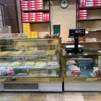 یخچال و میز ترازو قنادی