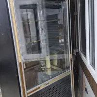 یخچال ایستاده دو طرف نما رستورانی