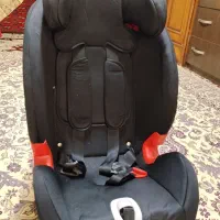 صندلی داخل ماشین کودک