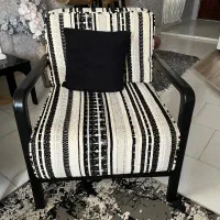 یک عدد مبل میزبان نو